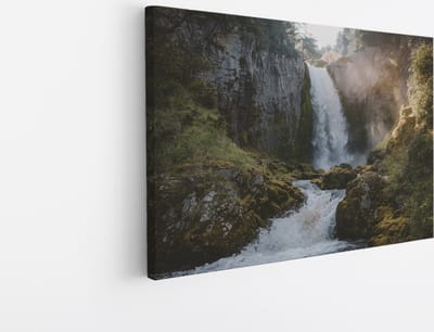 Saammp Canvas Schilderij - Waterval tussen de rotsen - Bos - Landschap - Natuur - 45x30 - Foto op canvas - Wanddecoratie - Muurdecoratie Woonkamer - Slaapkamer decoratie - Canvas Print