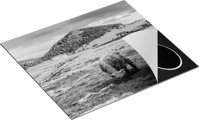 Chefcare Inductie Beschermer Twee Schotse Hooglanders bij een Dorp - Zwart Wit - 60x50 cm - Afdekplaat Inductie - Kookplaat Beschermer - Inductie Mat