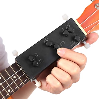 Dailygoods- Ukelele Akkoordtrainer Compleet Leersysteem - Uniek Ontwerp - Gitaar Oefenhulpmiddel - ABS/Kurk Materialen - 4 Snaren - Inclusief Accessoires