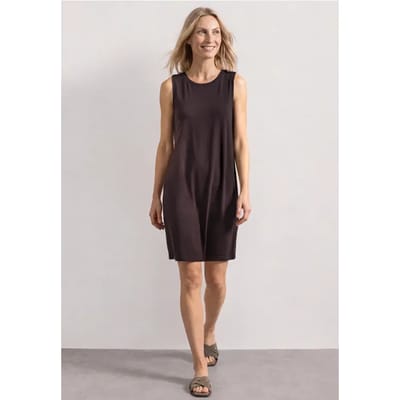 Kniehoge jurk met ronde hals en knoopdetail