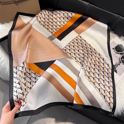 70*70Cm Zakdoek Populaire Print Hoofddoek Luxe Ontwerp Zijden Sjaals Mode Zonwerende Sjaal Vierkante Sjaal Bandana Foulard brown