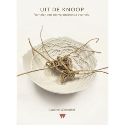 Uit De Knoop - Caroline Wiedenhof