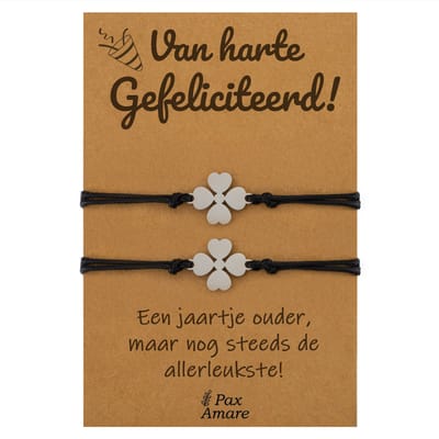 Vriendschapsarmbandjes voor 2 "Van Harte Gefeliciteerd" - Klavertje Vier - BFF Armbandjes met Verjaardags Cadeau Kaartje - Zilverkleurig - Elastisch Verstelbaar - Pax Amare