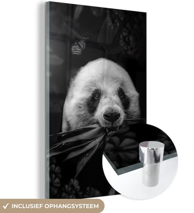 MuchoWow® Glasschilderij 40x60 cm - Schilderij acrylglas - Panda die bladeren eet in de jungle - zwart wit - Foto op glas - Schilderijen