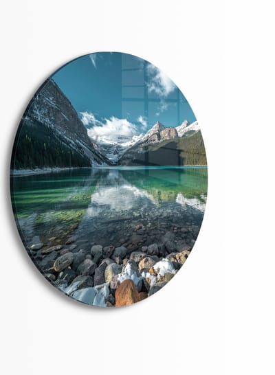 Indoorart - Muurcirkel Turquoise water met bergen Plexiglas 30 cm - Wanddecoratie - Afbeelding op Plexiglas - Inclusief ophangplaat