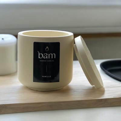 BAM Kaarsen Vanille Geurkaars – Zonnebloemwas – Houten Lont – Lichtgeel Gemarmerd Rond Potje met Deksel – 140 g