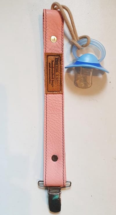 Toetie & Zo Handgemaakte Leren Speenkoord Roze, leder, speenhouder