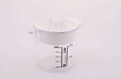 Citruspers keukenhulp wit 0.5L met maatbeker en schenktuit.