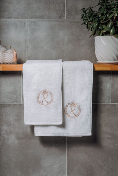 Embroidered Towel / Personalized Towel / Monogram towel / Beach Towel - Bath Towel White Letter N 70x140