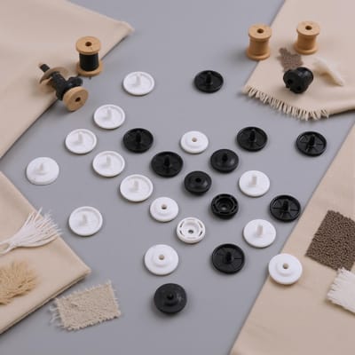 200 Ensembles Boutons Pression T8 Noir et Blanc Plastique Bouton Pression Fermeture Ensemble pour Vêtements de Bébé Serviettes Rideaux Loisirs Portefeuilles Sacs white