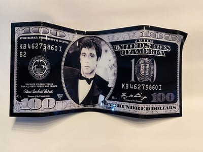 Tony Montana dollar sculpture op plexiglas 65x33cm
