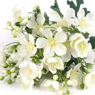 Witte kunstbloemen kersenbloesem boeket kunstbloemen korte steel decoratie voor vaas tafel en interieur met bloemen en knoppen