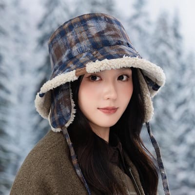 Bonnet d'hiver pour femmes Japonais Rétro Épaissi Chapeau de pêcheur à carreaux Coupe-vent Chaud Protection des oreilles Chapeau Décontracté Polyvalent Chapeau en peluche One Size