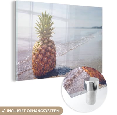 MuchoWow® Glasschilderij 150x100 cm - Schilderij acrylglas - Ananas - Strand - Zomer - Zon - Foto op glas - Schilderijen
