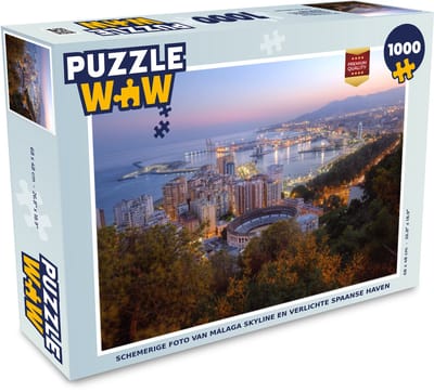 Puzzel Schemerige foto van Málaga skyline en verlichte Spaanse haven - Legpuzzel - Puzzel 1000 stukjes volwassenen