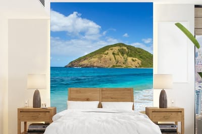 Behang - Fotobehang Zee - Tropisch - Strand - Planten - Breedte 205 cm x hoogte 280 cm