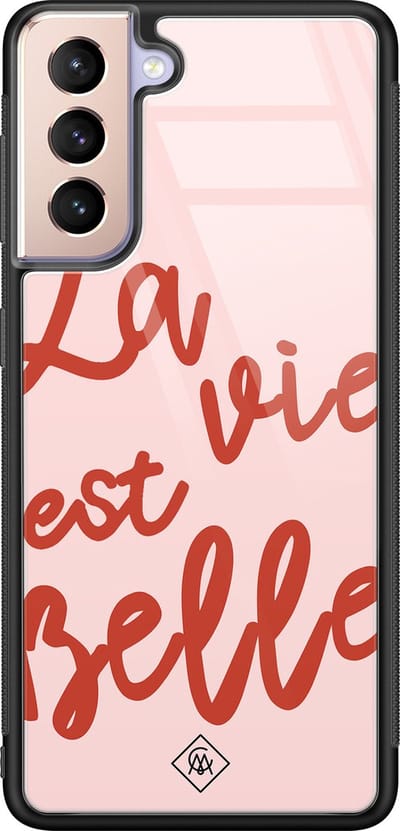 Casimoda® hoesje - Geschikt voor Samsung Galaxy S21 - La Vie Est Belle - Luxe Hard Case Zwart - Backcover telefoonhoesje - Roze
