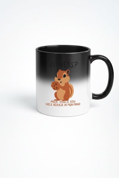 Zwarte Magic Mok 330ml – “Fitness? Meer zoals een hele koekje in mijn mond” Grappige Eekhoorn Mok – Schattig Humor Cadeau – Zwarte Keramische Thee- en Koffiemok