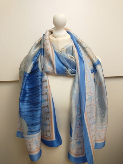 Lange dames sjaal Bea fantasiemotief blauw wit groen oranje grijs