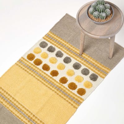 Homescapes Handgetuft grijsgeel chenille vloerkleed met strepen en cirkelspatroon, 66 x 200 cm