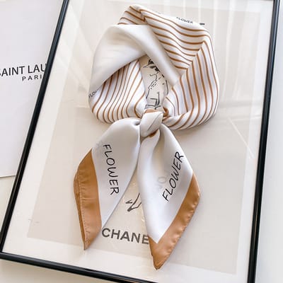 Dames Sjaal - Sjaals - Stola - Vierkante doek - Elegant Stijlvol Dames haar sjaal - Satijn zijde - Hals sjaaltje - Sjaaltje Satijn - Neksjaaltje - Omslagdoek Modesjaals - Neksjaal - Klein Sjaaltje -Streepen alfabet - Hemel wit-70*70CM