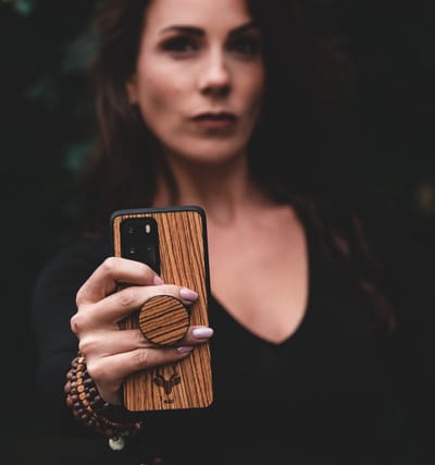 Kudu Samsung Galaxy S23 Plus hoesje case - Houten backcover - Handgemaakt en afgewerkt met duurzaam TPU - Zebrano - Zwart
