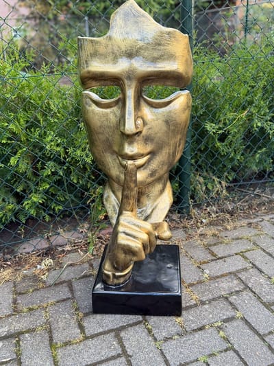 Goodyz - Abstract Gezicht- Fluisteraar - Silencer - met vinger- zwarte voet - 100cm hoog - Brons