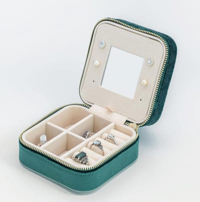 Sieradenkistje voor op reis - Groen fluweel - Compacte opbergdoos voor ringen, oorbellen, armbanden en kettingen met spiegel