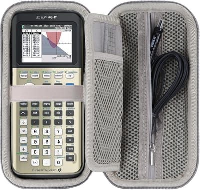 Duurzame hard case voor grafische rekenmachines zoals TI-84 Plus, TI-83 Plus en TI-Nspire CX II in aarde bruin