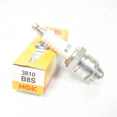 Bougie d'allumage NGK pour Auto BPM4A-10 / 6228 Neuf