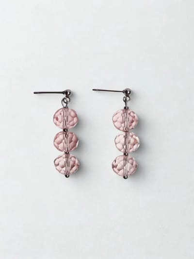 Oorstekers met 3 licht roze kristallen - Dames oorbellen met facet geslepen hanger - Stainless Steel - Hypoallergeen - The Jewellery Salon