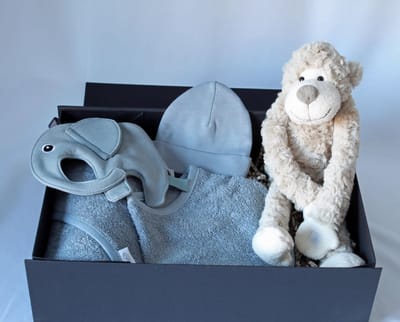 Giftbox How Lovely, kraamcadeau jongen, geschenkset baby, cadeau baby, kraammand