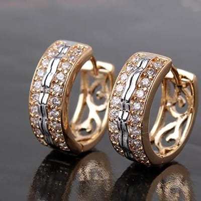 Huitan Nieuw Ontworpen Tweekleurige Hoepeloorbellen Voor Vrouwen Micro Pavé Cz Uitgehold Patroon Chique Vrouwelijke Oorbellen Mode Sieraden brown