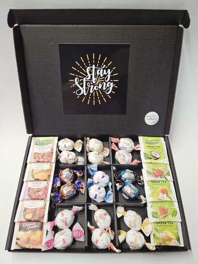 Chocolade Ballen - Thee Proeverij Pakket Groot | Mystery Card 'Stay Strong' met persoonlijke (video)boodschap | Chocolade-Theepakket | Feestdagen box | Chocolade cadeau | Valentijnsdag | Verjaardag | Moederdag | Vaderdag