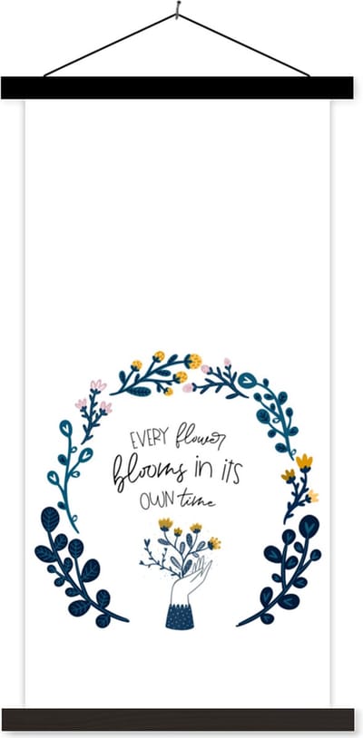 Posterhanger incl. Poster 40x80 cm - Schoolplaat - Quotes - Spreuken - Every flower blooms in its own time - Textielposter - Zwarte latten