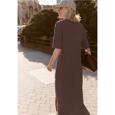 Midi-jurk met ronde hals en knoopdetail