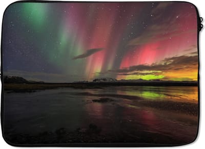 Laptophoes 14 inch - Noorderlicht - IJsland - Kleuren - Laptop sleeve - Binnenmaat 33x23 cm - Zwarte achterkant