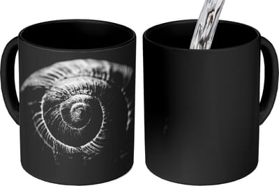Magische Mok - Foto op Warmte Mokken - Koffiemok - Slak - Dieren - Zwart - Wit - Slakkenhuis - Magic Mok - Beker - 350 ML - Theemok