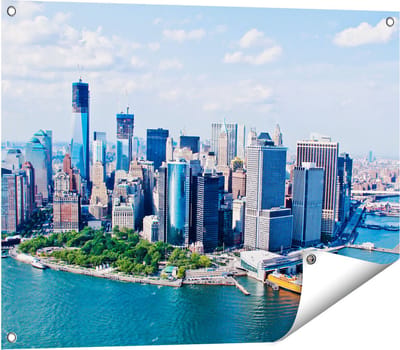 Gards Tuinposter New York Als een Eiland vanuit de Lucht - 80x60 cm - Tuindoek - Tuindecoratie - Wanddecoratie buiten - Tuinschilderij