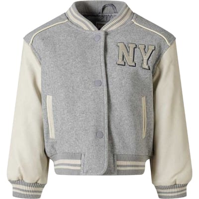Minoti Meisjesjas in varsity-stijl met contrasterende applicaties uit New York (Lichtgrijs)