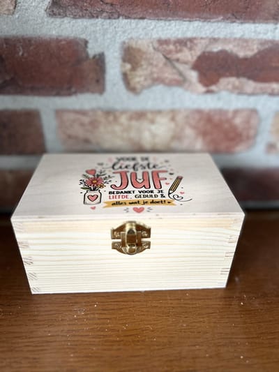 Creaties van Hier - Theedoos 2 vaks met opdruk JUF - L 15,4 CM x B 9,4 CM x H 7,5 CM - Hout