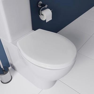 Antibacteriële witte toiletbril met langzaam sluitend deksel en quick release