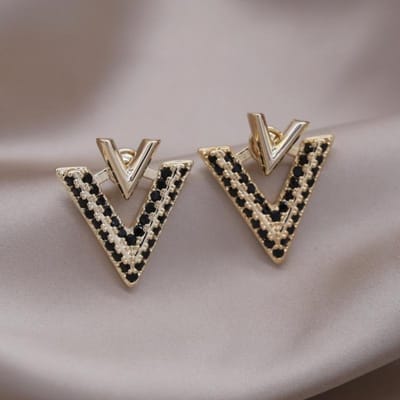 2023 Korea nieuw design mode Zirkonia 14K verguld luxe zirkonia letter V oorbellen elegante dames avondfeest accessoires gray