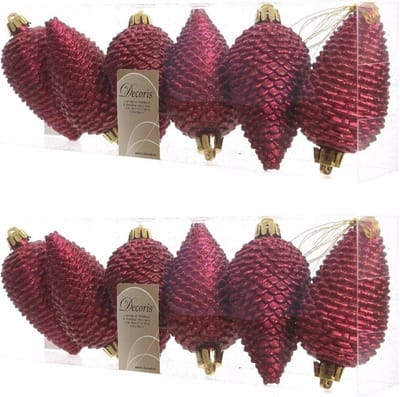 Decoris Kersthangers dennenappels - 12x - donkerrood - glitter - 8 cm - kunststof - kerstversiering