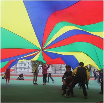 Kinder Parachute Spel - Buitenspeelgoed - Groepsactiviteit - Gekleurd Regenboogontwerp - 1-12 Meter