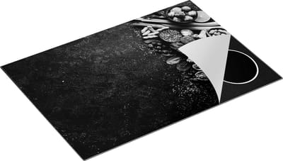 Chefcare Inductie Beschermer Groentes op een Zwarte Achtergrond - Zwart Wit - 75x50 cm - Afdekplaat Inductie - Kookplaat Beschermer - Inductie Mat