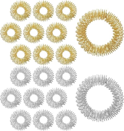 Set van 20 acupressuur ringen voor vingermassage, stimuleert bloedsomloop en vermindert stress met extra armbanden