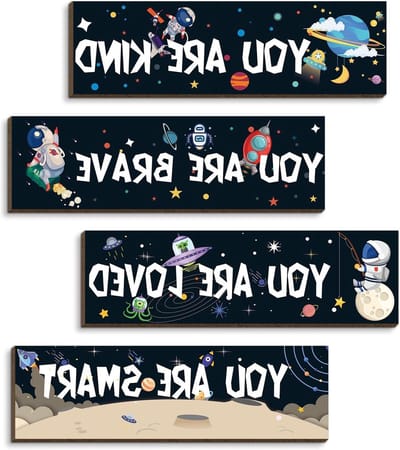 Inspirerende Muurdecoratie voor Buiten met Ruimte Thema - 4 Stuks Motivatie Quotes voor Slaapkamer, Badkamer en Jongenskamers, Perfect als Aanmoediging en Cadeau voor Kinderen