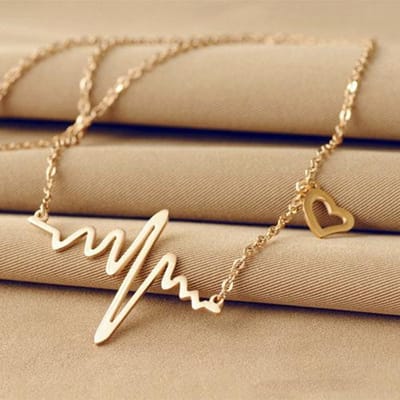 ECG Ketting, Hartvormige Imitatie Titanium Staal Hartslag Perzik Hart Vrouwelijke Hanger, Sleutelbeenkettinkje, Gekleurde Gouden Sieraden brown