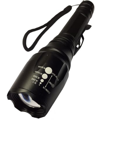 Elite Survival Militaire Zaklamp | Oplaadbaar | Zoomfunctie / Waterbestendig | Incl Batterijen & Oplader + Fakkel - Zwart